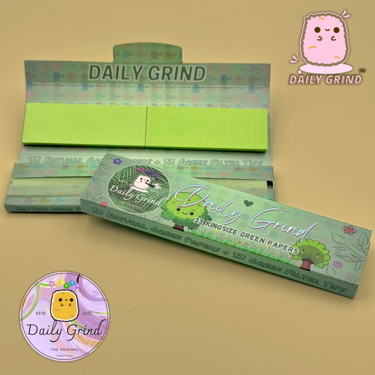 Papel de fumar tamaño king verde Daily Grind™ con puntas para cucarachas: ¡alta calidad, súper lindo! 33 Hojas + Tarjeta Filtro.