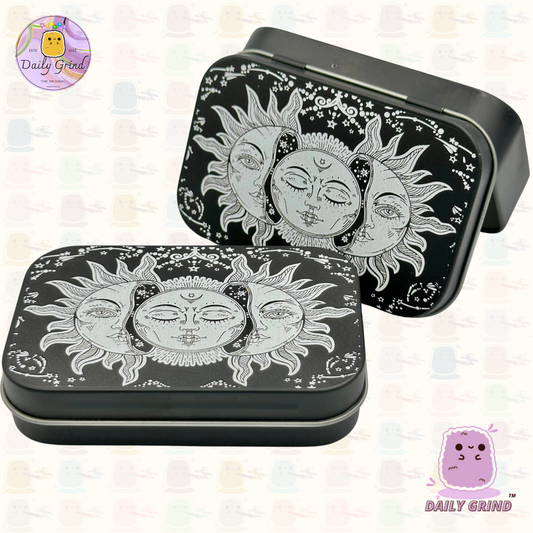 Sol + Luna Astrología Calmante Diseño Pacífico 2oz Pastilla de Tabaco Negro Baccy Stash Monedas Cristales Joyería Bisagra Tapa Lata Regalo