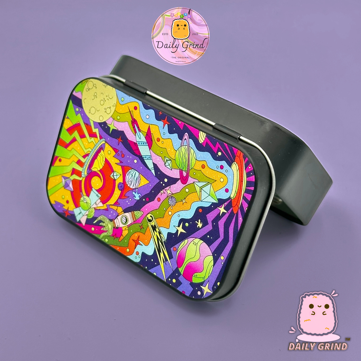 Crazy Cartoon Alien Abduction Colourful - 1oz Black / Crystal / Jewellery / Coins / Bits & Pieces / Hide / Money / Make-Up 1oz Black Hinge Lid Tin Box Gift - 9.5 x 6.2 x 2 cm - Cute Funny Metal Organiser Gift Idea
