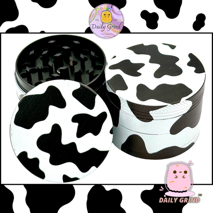 Precioso diseño con estampado de vaca: regalo de molinillo de hierbas metálico de alta calidad y 4 piezas de 50 mm 