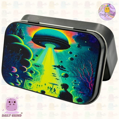 Alien Abduction UFO Green Scary 1oz Tabac noir / Pilule / Baccy / Cachette / Pièces de monnaie / Cristaux / Bijoux Charnière Couvercle Boîte en étain Cadeau