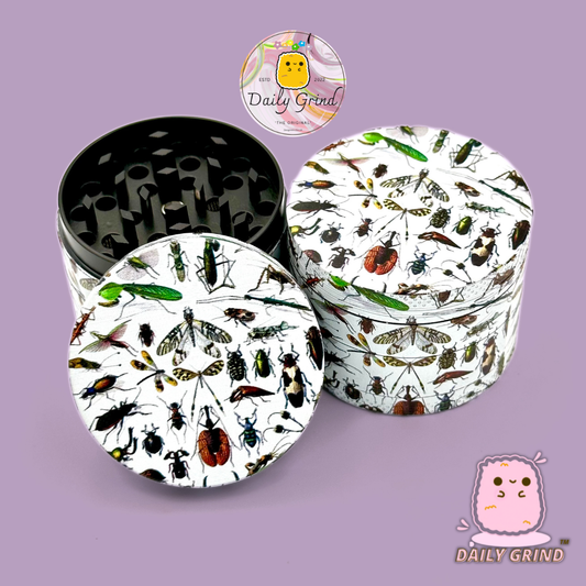 Insectes et insectes rampants effrayants style graphique vintage - 50 mm 4 pièces de haute qualité personnalisé broyeur d'herbes en métal cadeau 