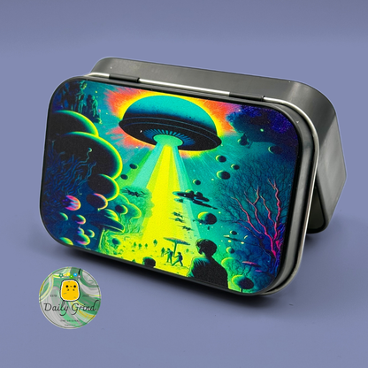 Alien Abduction UFO Green Scary 1oz Tabac noir / Pilule / Baccy / Cachette / Pièces de monnaie / Cristaux / Bijoux Charnière Couvercle Boîte en étain Cadeau