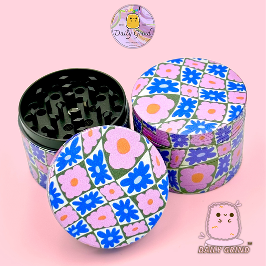60's &amp; 70's Cute Flower Power Pink Purple Pattern - 50mm 4 Pièces Haute Qualité Custom Metal Herb Grinder Cadeau 
