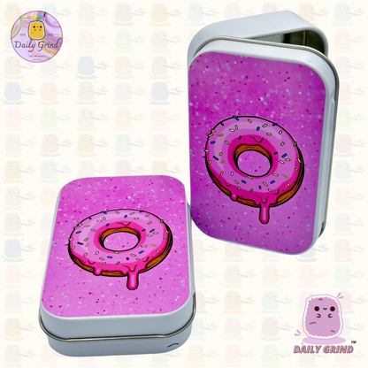 Donut esmerilado rosa con chispitas, diseño bonito, 2 oz, tabaco blanco/píldora, Baccy Stash, monedas, cristales, joyería, tapa con bisagra, regalo de lata