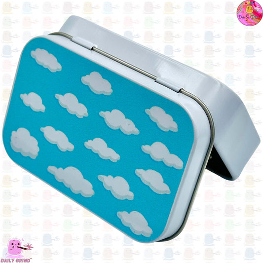 Blue Sky & Clouds Cute Cartoon - 1oz White / Crystal / Jewellery / Coins / Bits & Pieces / Hide / Money / Make-Up 1oz Black Hinge Lid Tin Box Gift - 9.5 x 6.2 x 2 cm - Cute Funny Metal Organiser Gift Idea