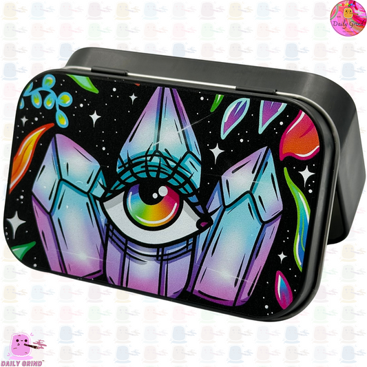 3 Crystals Third Eye Cartoon Art - 1oz Black / Crystal / Jewellery / Coins / Bits & Pieces / Hide / Money / Make-Up 1oz Black Hinge Lid Tin Box Gift - 9.5 x 6.2 x 2 cm - Cute Funny Metal Organiser Gift Idea