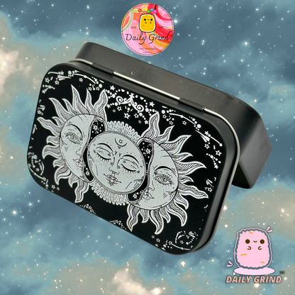 Sol + Luna Astrología Calmante Diseño Pacífico 2oz Pastilla de Tabaco Negro Baccy Stash Monedas Cristales Joyería Bisagra Tapa Lata Regalo