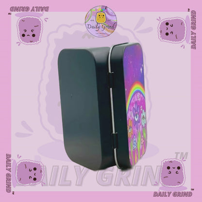 Lindo Flores Púrpuras Ojos Arco Iris Kawaii 2oz Tabaco Negro / Píldora / Baccy / Stash / Monedas / Cristales / Joyería Bisagra Tapa Lata Regalo